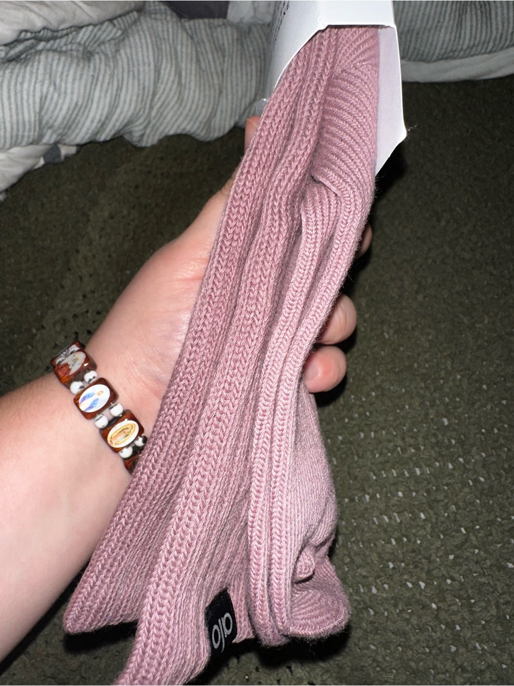 Alo unisex scrunch socks BNWT color smokey quartz purple size 8-11 perfect gift, - Picture 6 of 7